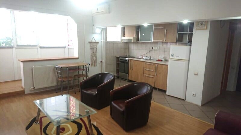 Nicolae Grigorescu, 1 minut metrou,