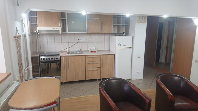 Nicolae Grigorescu, 1 minut metrou,