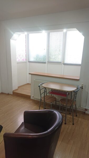 Nicolae Grigorescu, 1 minut metrou,